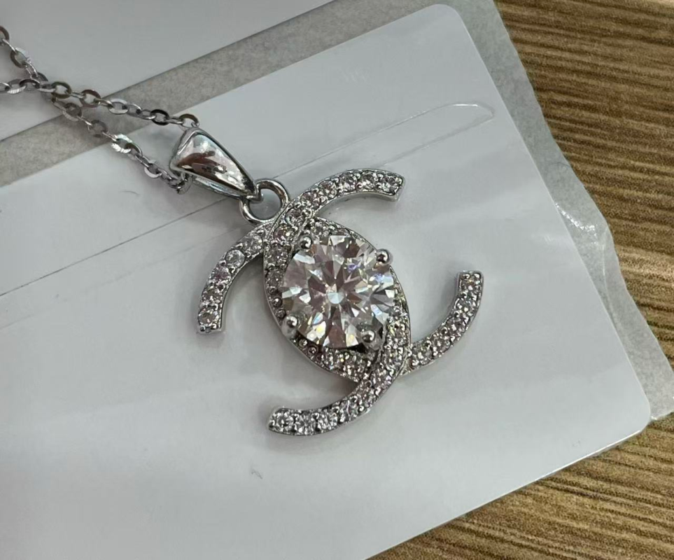 S925 Sterling Silver Round-Cut Moissanite Swirl Halo Pendant Necklace